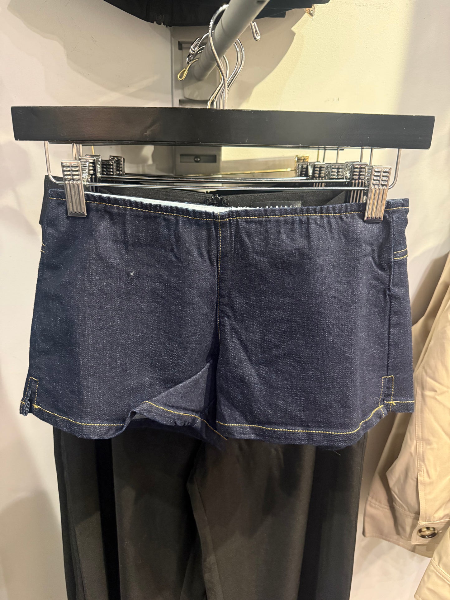 Dark mini jean shorts